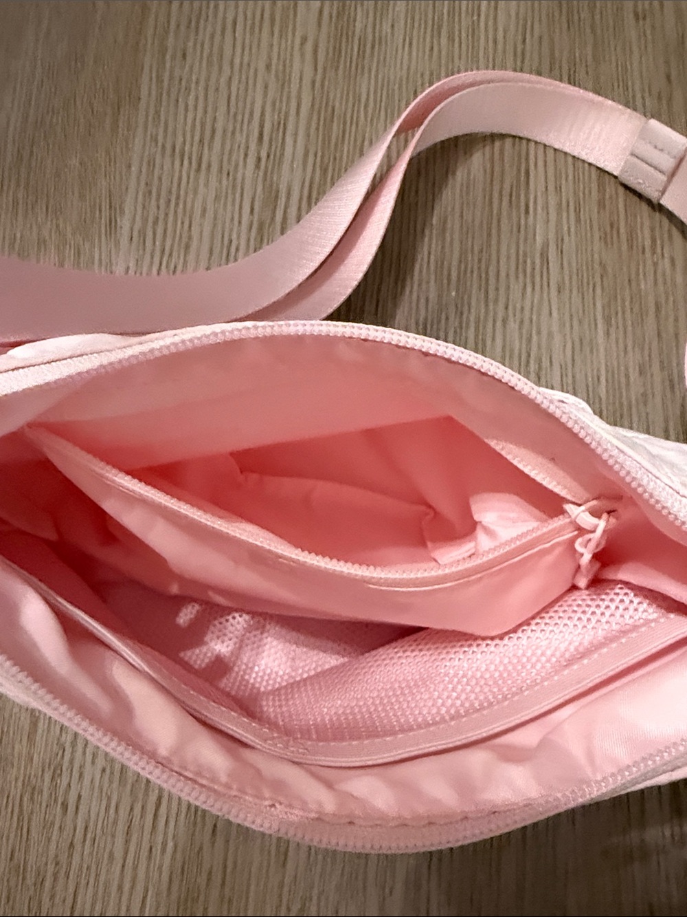Lululemon small slouchy sling 3L bag - Picture 5 of 9